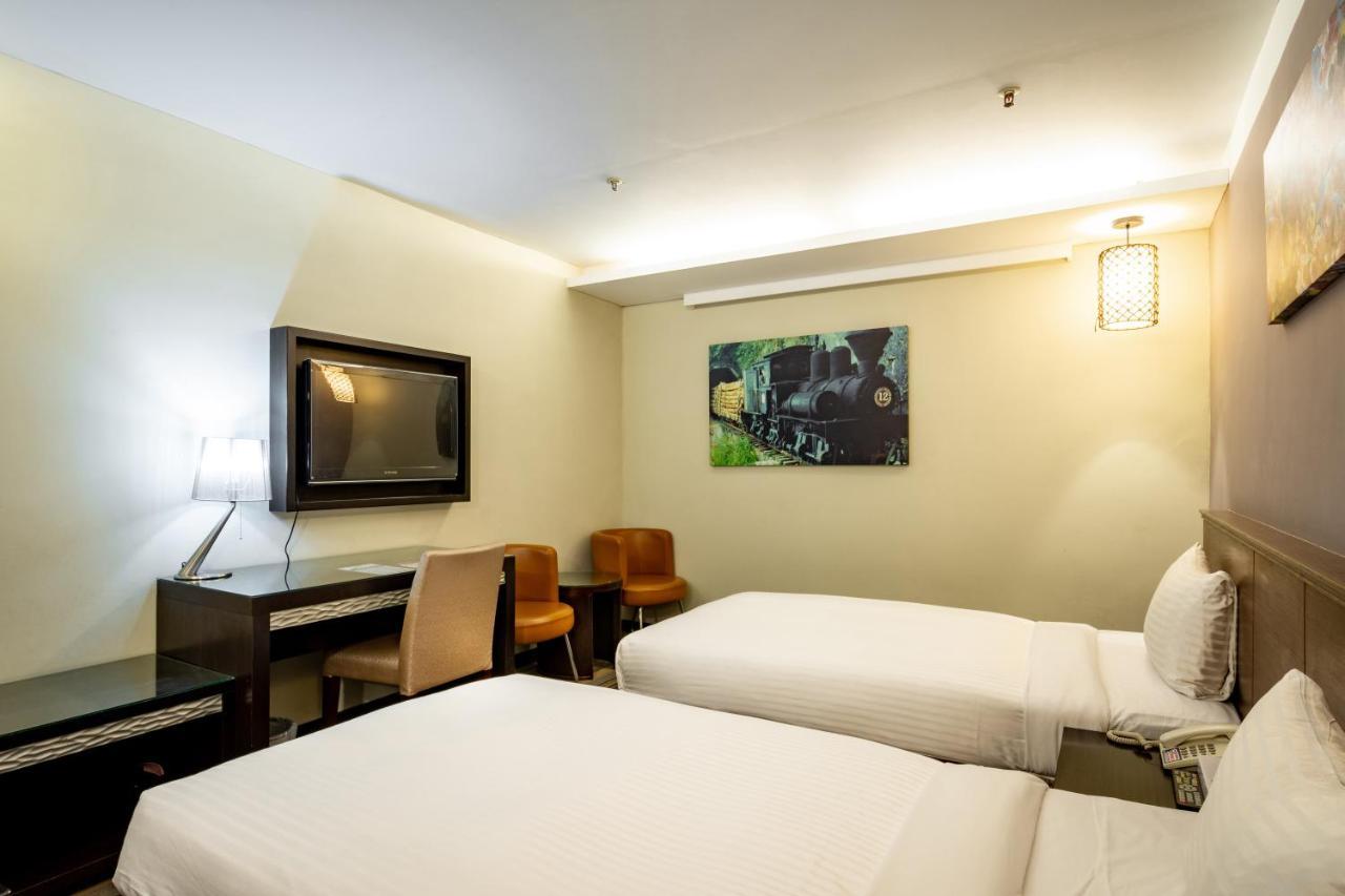 Yoyo Hotel Kota Chiayi Bagian luar foto