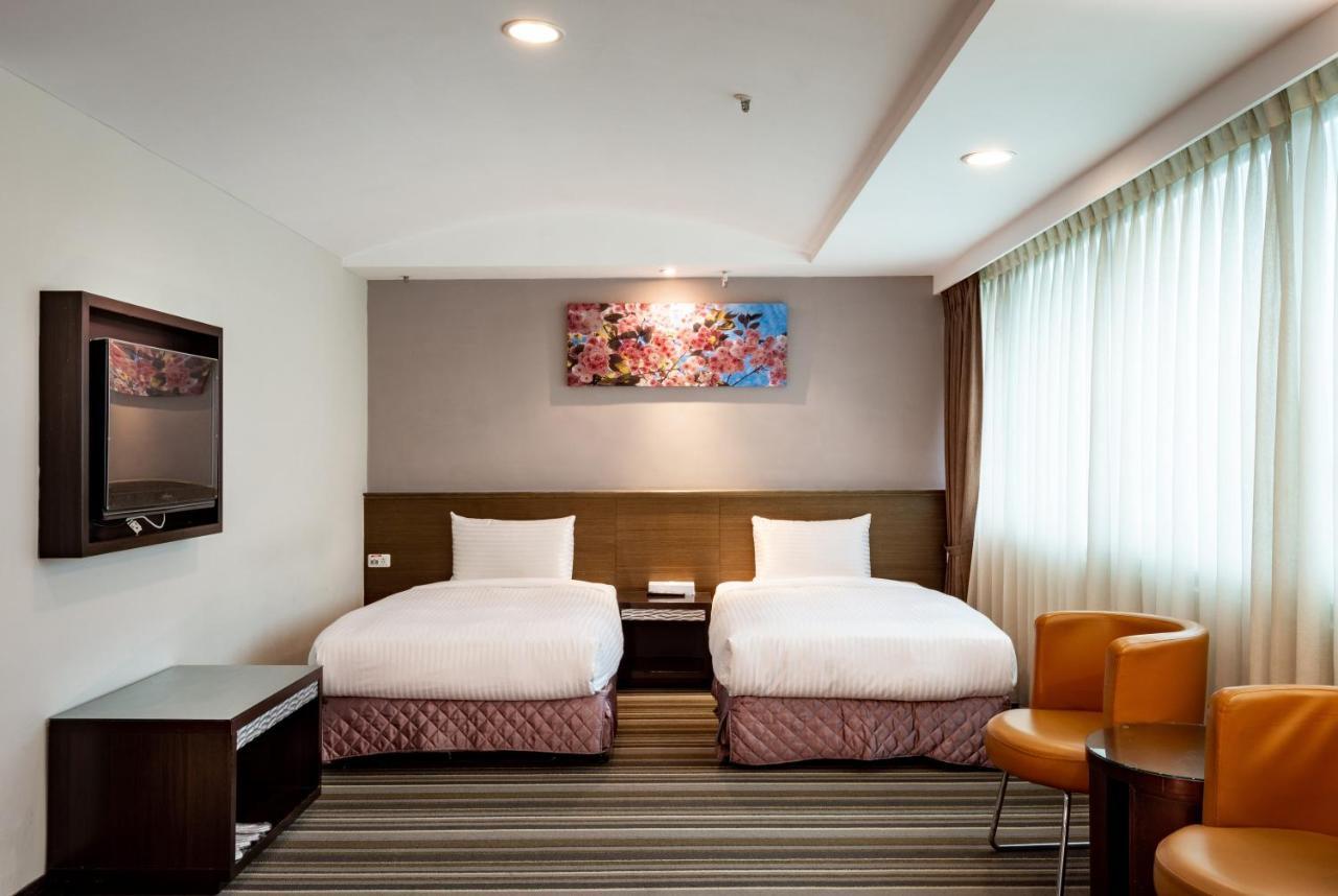 Yoyo Hotel Kota Chiayi Bagian luar foto